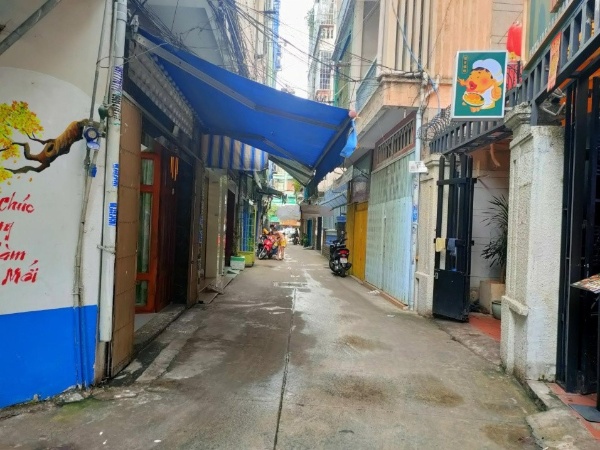 Bán gấp nhà 3 tầng giá siêu rẻ tại Đường Hoàng Diệu, Phường 12, Quận 4, Hồ Chí Minh